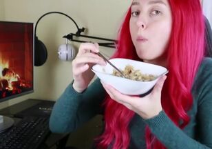 straight girls eating pussy